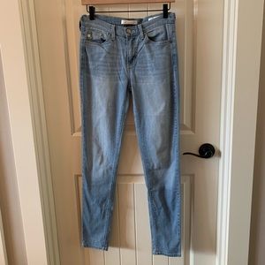 Kancan Skinny Jeans • Size 27•